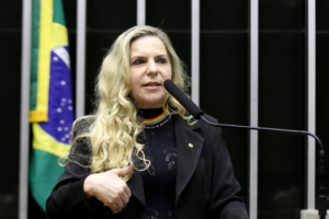 LUIZIANNE LINS